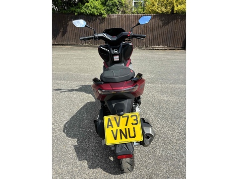 300 Scooter Petrol CVT Euro 5 (19 ps)