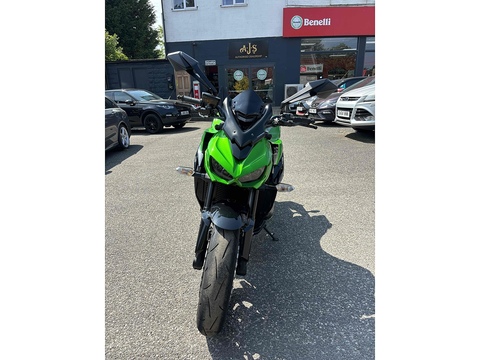 1000 Supernaked Petrol Manual (142 ps)