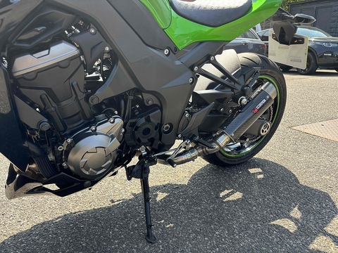 1000 Supernaked Petrol Manual (142 ps)