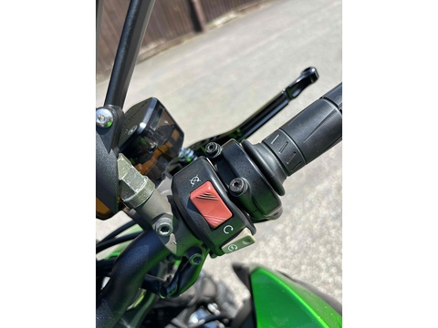 1000 Supernaked Petrol Manual (142 ps)