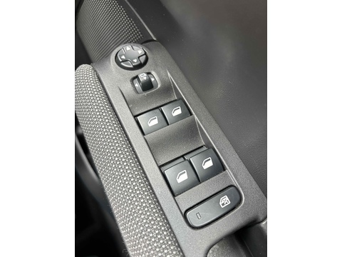 1.2 PureTech Feel SUV 5dr Petrol Manual Euro 6 (82 ps)