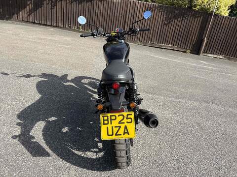 652 Roadster/Retro Petrol Manual Euro 5 (45 ps)