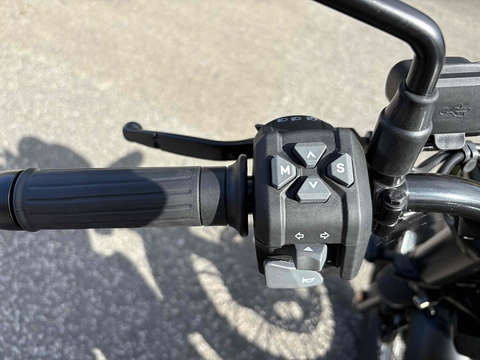 652 Roadster/Retro Petrol Manual Euro 5 (45 ps)