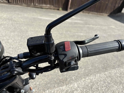 652 Roadster/Retro Petrol Manual Euro 5 (45 ps)