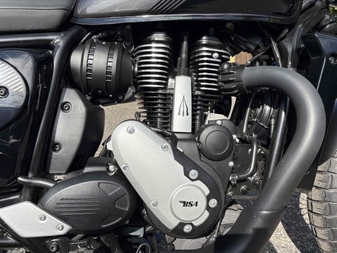 652 Roadster/Retro Petrol Manual Euro 5 (45 ps)