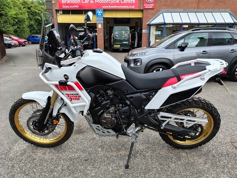 700 Rally Adventure Petrol Manual Euro 5 (73 ps)