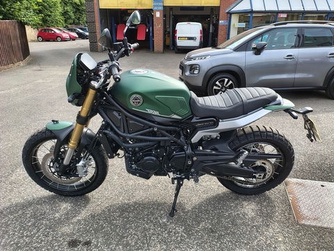 Naked 0.0 Manual Petrol