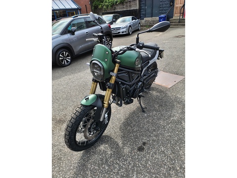 Naked 0.0 Manual Petrol