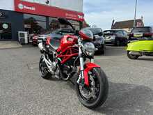 Ducati Monster 696 Plus 