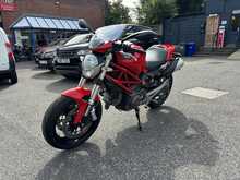 Ducati Monster 696 Plus 