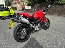 Ducati Monster 696 Plus 
