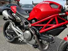 Ducati Monster 696 Plus 