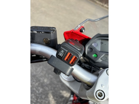 696 Plus Naked Petrol Manual (75 ps)