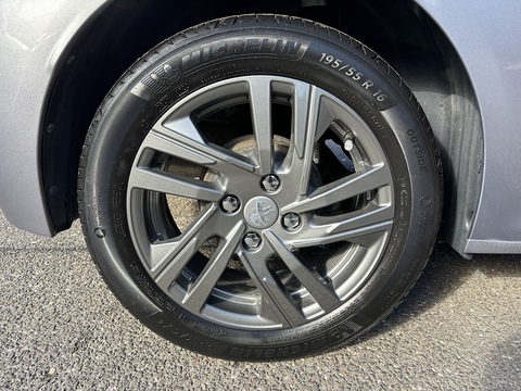 1.2 PureTech Active Premium Hatchback 5dr Petrol Manual Euro 6 (s/s) (100 ps)