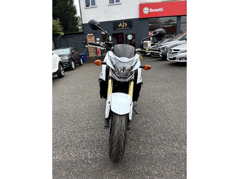 750 Naked Petrol Manual (106 ps)