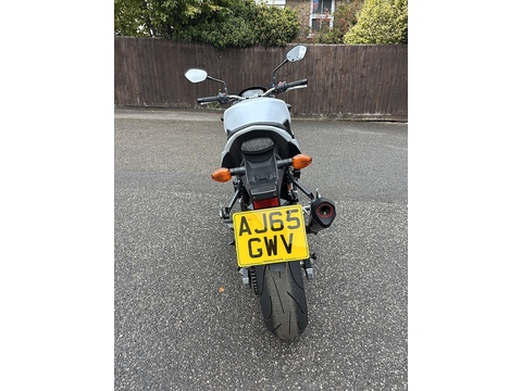 750 Naked Petrol Manual (106 ps)