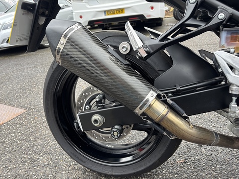 750 Naked Petrol Manual (106 ps)