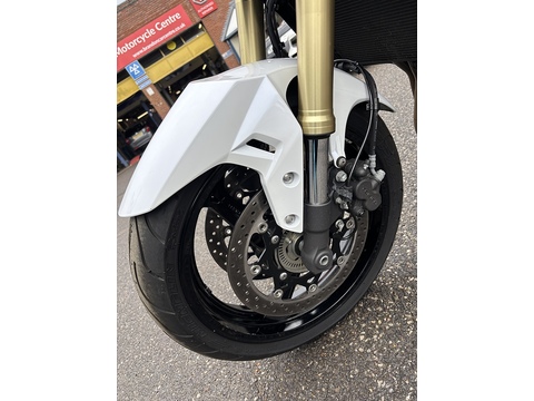 750 Naked Petrol Manual (106 ps)