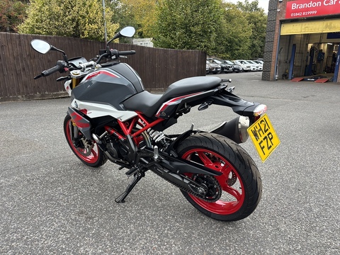 310 Naked Petrol Manual Euro 5 (34 ps)