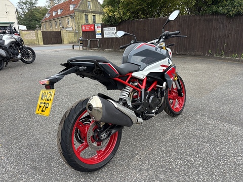 310 Naked Petrol Manual Euro 5 (34 ps)