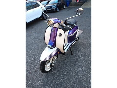 300 LC Scooter Petrol CVT Euro 5 (26 ps)