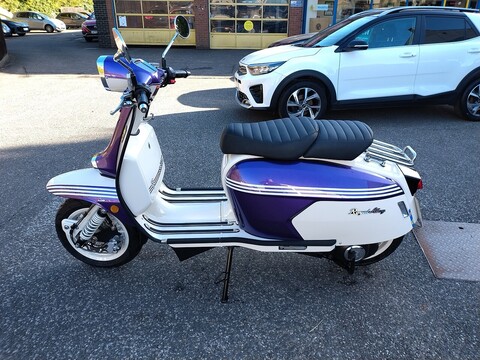 300 LC Scooter Petrol CVT Euro 5 (26 ps)