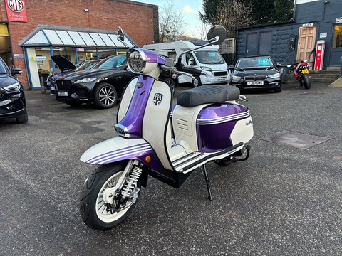 300 LC Scooter Petrol CVT Euro 5 (26 ps)