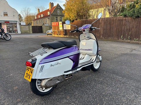 300 LC Scooter Petrol CVT Euro 5 (26 ps)