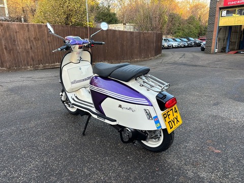 300 LC Scooter Petrol CVT Euro 5 (26 ps)
