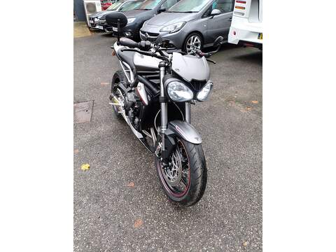 765 RS Naked Petrol Manual X-ring Euro 4 (122 ps)