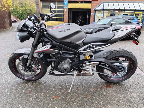 765 RS Naked Petrol Manual X-ring Euro 4 (122 ps)