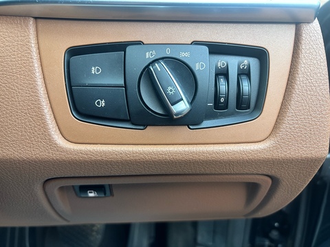 2.0 330e 7.6kWh Luxury Saloon 4dr Petrol Plug-in Hybrid Auto Euro 6 (s/s) (252 ps)