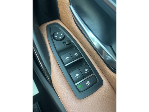 2.0 330e 7.6kWh Luxury Saloon 4dr Petrol Plug-in Hybrid Auto Euro 6 (s/s) (252 ps)