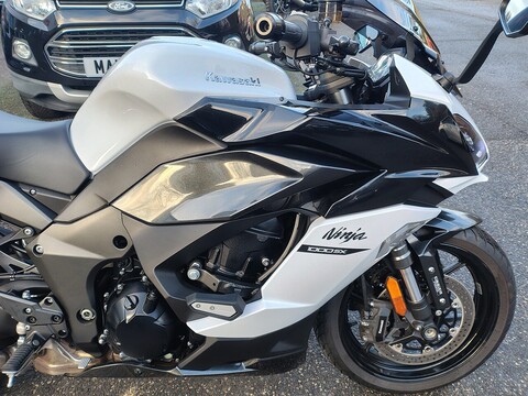 1000 Sports Tourer Petrol Manual Euro 4 (142 ps)