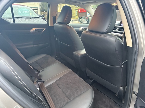 200h Advance Plus Hatchback 1.8 Automatic Petrol Hybrid