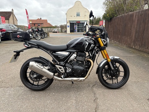 Roadster/Retro 0.0 Manual Petrol