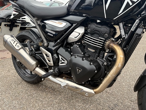 Roadster/Retro 0.0 Manual Petrol