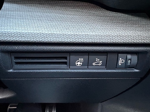 1.2 PureTech Shine Plus Hatchback 5dr Petrol EAT8 Euro 6 (s/s) (130 ps)