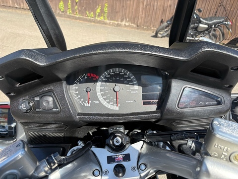 1300 Tourer Petrol Manual (126 ps)