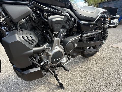 975 RH975 Nightster Custom Cruiser Petrol Manual Euro 5 (89 ps)