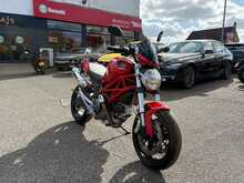 Ducati Monster 696 Plus 