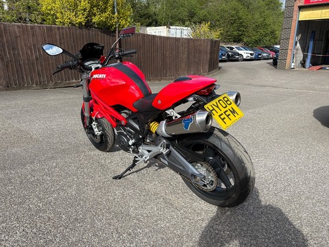 696 Plus Naked Petrol Manual (75 ps)