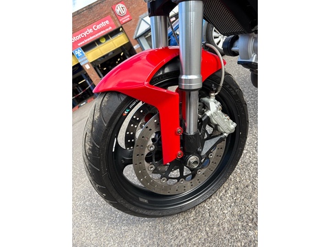 696 Plus Naked Petrol Manual (75 ps)