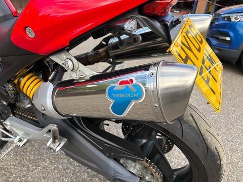 696 Plus Naked Petrol Manual (75 ps)