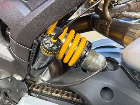 696 Plus Naked Petrol Manual (75 ps)