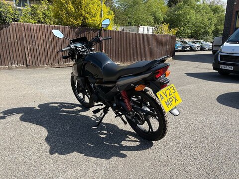 125 Naked Petrol Manual Euro 5 (11 ps)