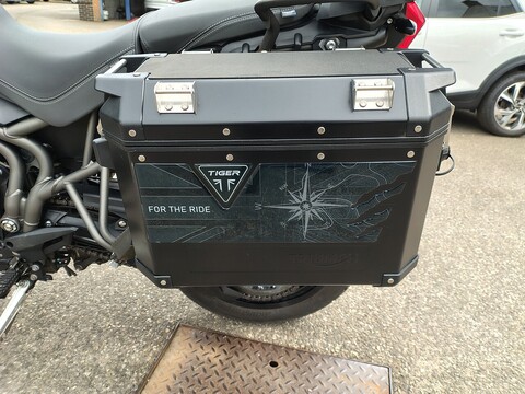 800 XCx Adventure Petrol Manual Euro 4 (95 ps)