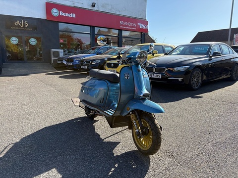 350 SE Scooter Petrol CVT Euro 5 (27 ps)