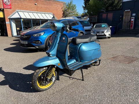 350 SE Scooter Petrol CVT Euro 5 (27 ps)