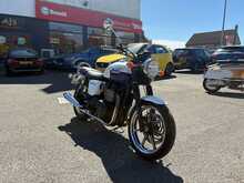 Triumph Bonneville 865  